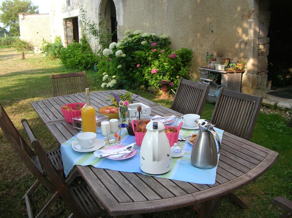 Le Logis De La Poupeliere Bed & Breakfast Vouhe  ภายนอก รูปภาพ